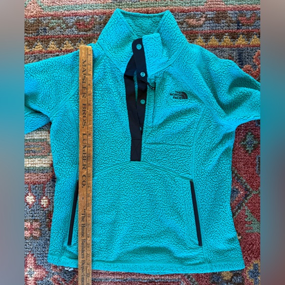 The North Face MEDIUM Turquoise Fleece Pullover 1/4 Snap Neck And Front Pocket - Picture 9 of 10